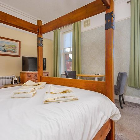 Hillcrest Whitby B&B 외부 사진