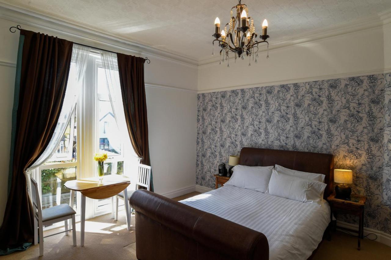 Hillcrest Whitby B&B 외부 사진