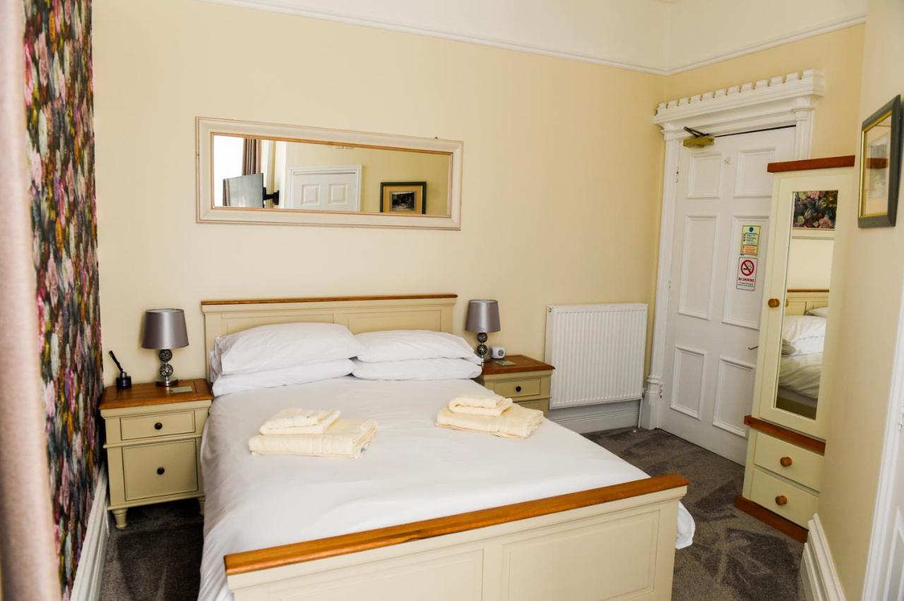Hillcrest Whitby B&B 외부 사진