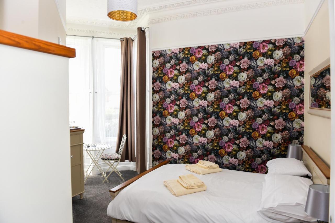 Hillcrest Whitby B&B 외부 사진