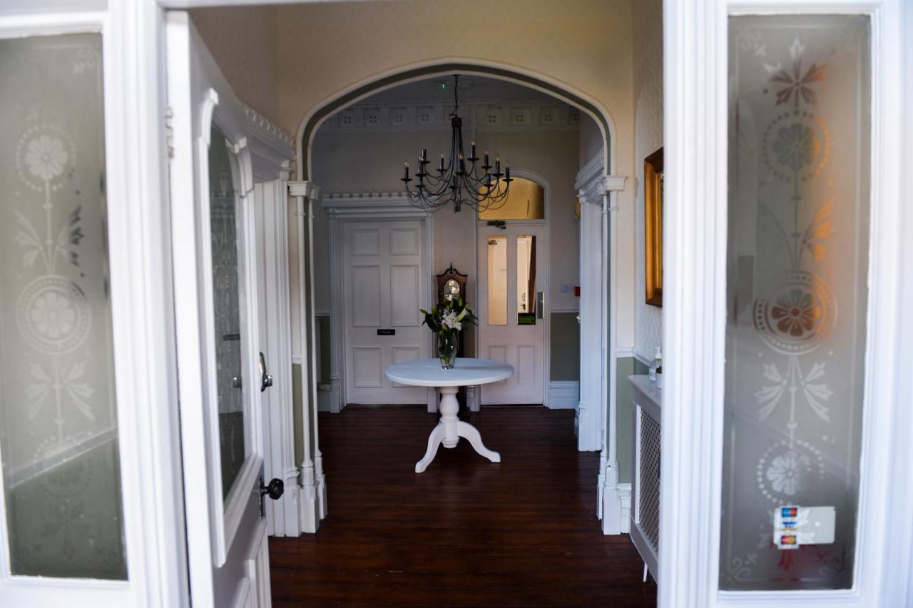 Hillcrest Whitby B&B 외부 사진