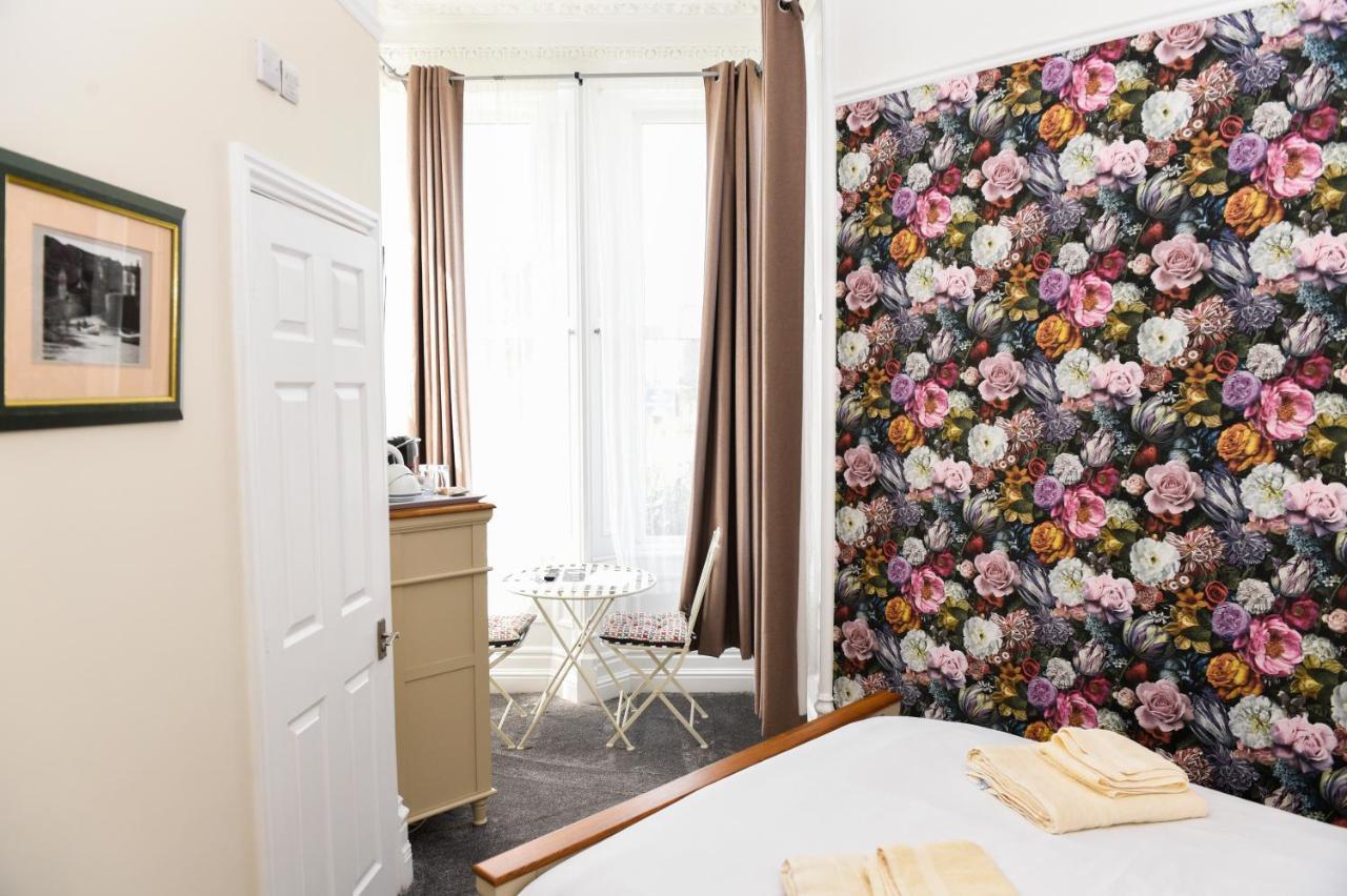Hillcrest Whitby B&B 외부 사진