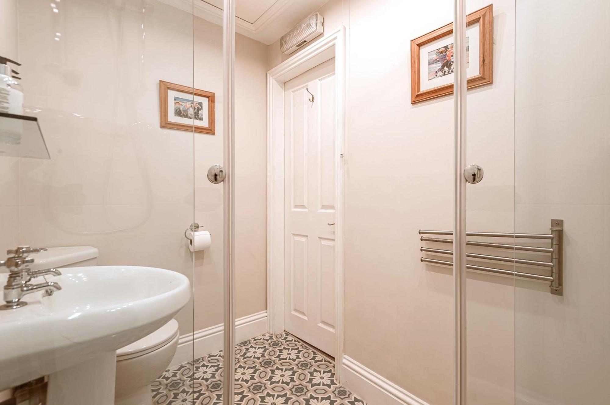 Hillcrest Whitby B&B 외부 사진