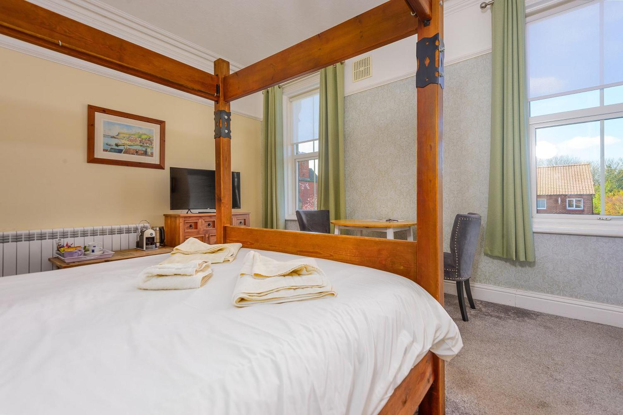 Hillcrest Whitby B&B 외부 사진