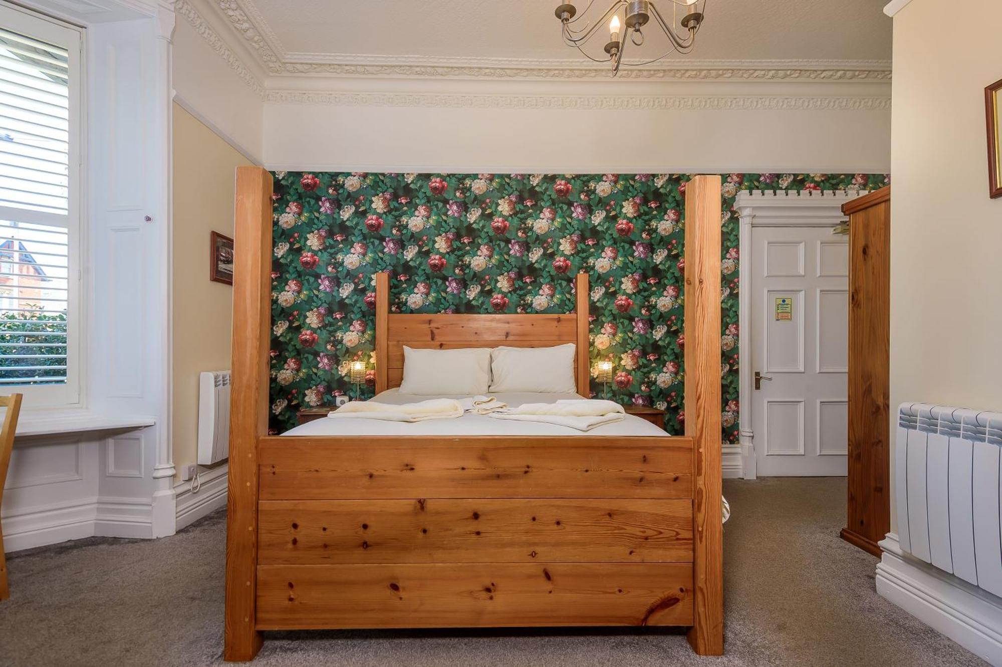 Hillcrest Whitby B&B 외부 사진