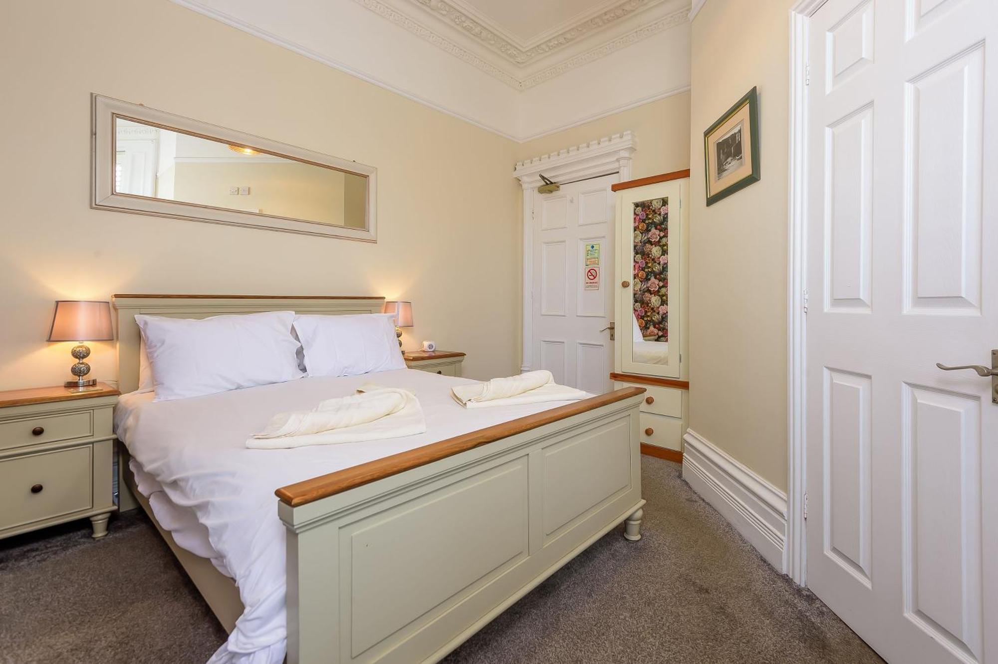 Hillcrest Whitby B&B 외부 사진