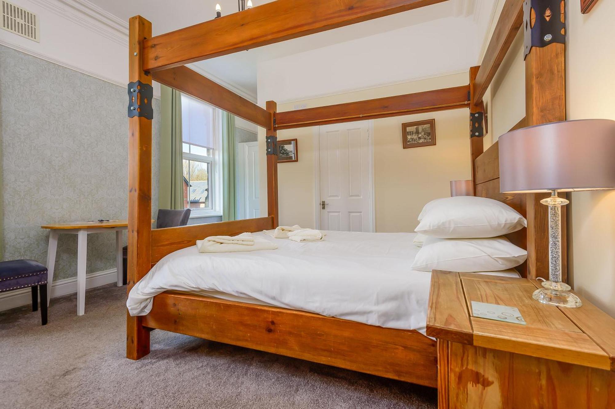 Hillcrest Whitby B&B 외부 사진